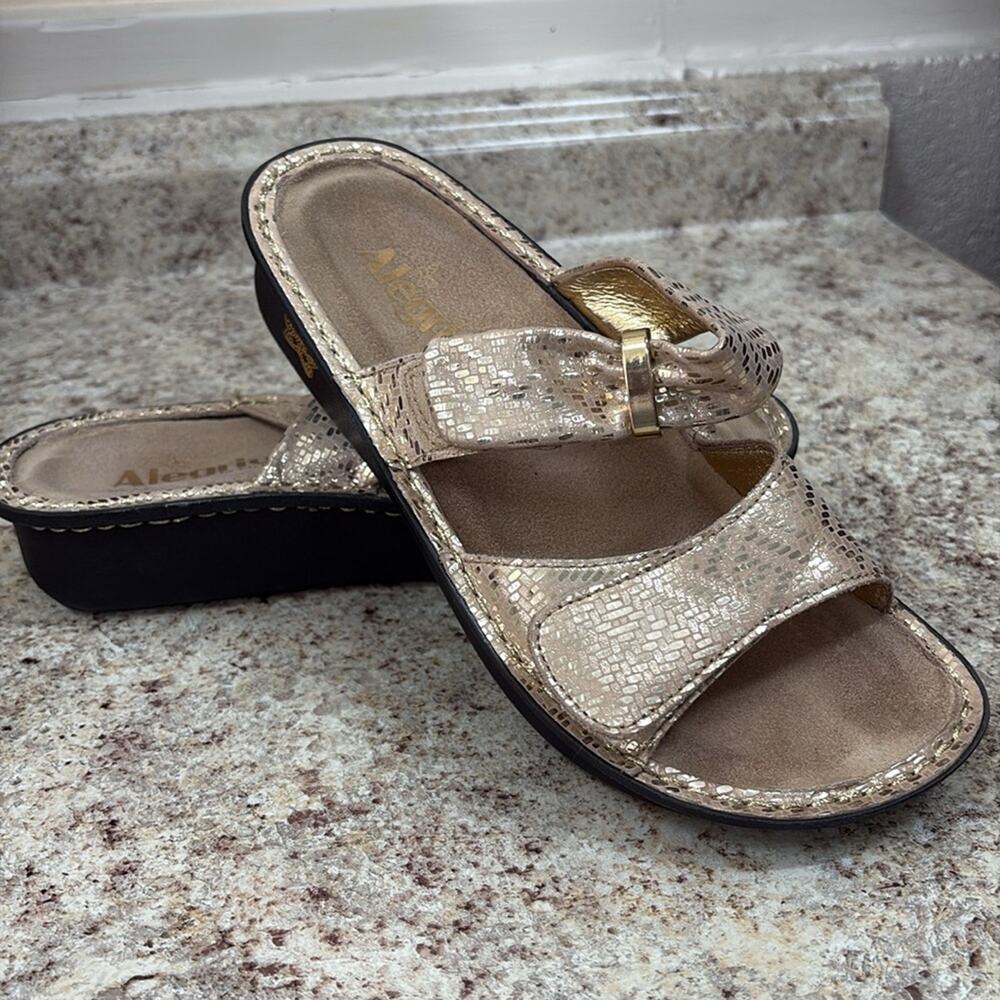 Alegria women’s 39 or 9 Gold leather slip on flat sandal shoes